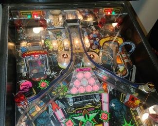 Star Trek Pinball Machine (1991) Manufactured By Data East. In BEAUTIFUL, working condition!