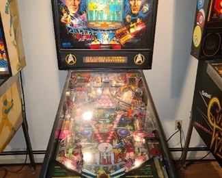 Star Trek Pinball Machine (1991) Manufactured By Data East. In BEAUTIFUL, working condition!