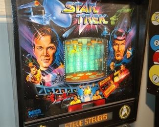 Star Trek Pinball Machine (1991) Manufactured By Data East. In BEAUTIFUL, working condition!