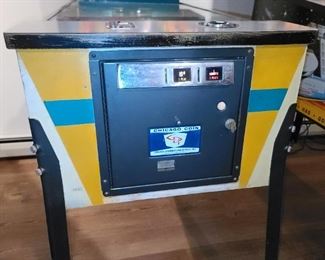 Home Run Pinball Machine (1972) Manufactured By Chicago Coin. In BEAUTIFUL, working condition!
