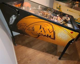 Space Jam Pinball Machine (1996) Manufactured By Sega Pinball, Inc. In BEAUTIFUL, working condition!