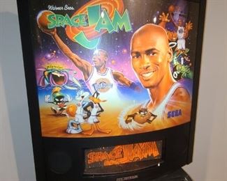 Space Jam Pinball Machine (1996) Manufactured By Sega Pinball, Inc. In BEAUTIFUL, working condition!