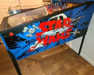 Star Wars Pinball Machine (1992) Manufactured By Data East. In BEAUTIFUL, working condition with original Darth Vader topper!