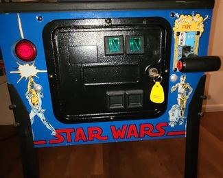 Star Wars Pinball Machine (1992) Manufactured By Data East. In BEAUTIFUL, working condition with original Darth Vader topper!