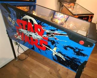 Star Wars Pinball Machine (1992) Manufactured By Data East. In BEAUTIFUL, working condition with original Darth Vader topper!