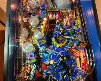 Star Wars Pinball Machine (1992) Manufactured By Data East. In BEAUTIFUL, working condition with original Darth Vader topper!
