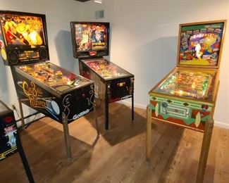 PINBALL GAME ROOM W/ STAR WARS, STAR TREK, PHANTOM OF THE OPERA, SPACE JAM, DRAGONETTE, & MORE!