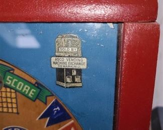 Totalizer Basketball Tabletop Coin-Op Machine Manufactured By Asco Vending Machine Exchange (Newark, NJ) - With Key!
