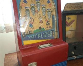 Totalizer Basketball Tabletop Coin-Op Machine Manufactured By Asco Vending Machine Exchange (Newark, NJ) - With Key!