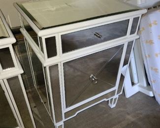 Beautiful Mirrored Nightstand Tables W/ Drawers