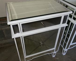 Beautiful Mirrored Nightstand Tables W/ Drawers