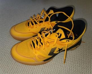 Brand New Black & Yellow Converse Shoes W/ Bee Print