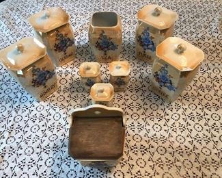 This vintage Czechoslovakia set is outstanding!