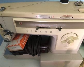 Working Singer Sewing Machine!