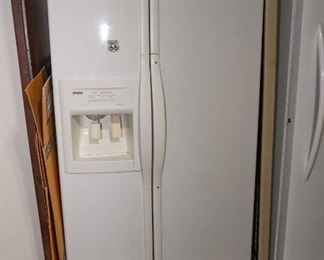 Side-by-side refrigerator