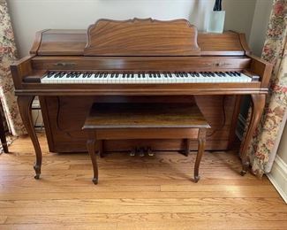 Baldwin console piano $500