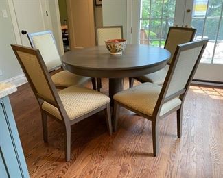 Round pedestal dining table & 6 chairs  