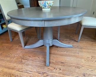 Round pedestal dining table & 6 chairs 
