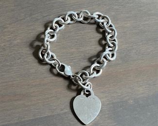 Tiffany sterling chain bracelet with heart charm        7"    33.9 grams
