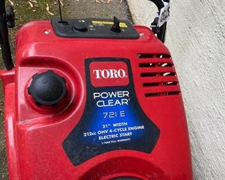 Toro Power Clear 721E Snowblower 