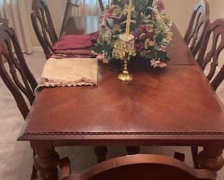 02Broyhill Dining Room Table 6 Chairs