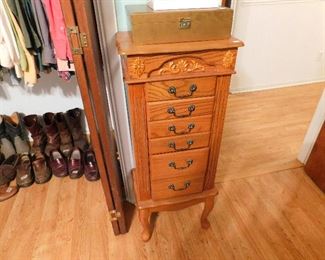 neat jewelry chest