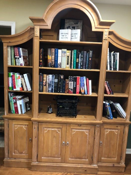 Ethan Allen  Maple Arched Library 7'7" x 5'10" 950,00