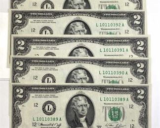  1976 (5) Consecutive $2 Crisp Notes, #10110XXX, uncirculated with some light waviness and small creases.