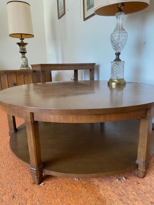 Triune by Drexel round cocktail / coffee table with a beautiful hexagonal walnut burl inlay. 