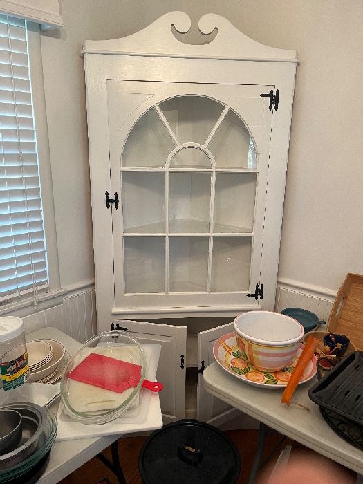 Sweet White Country Corner Cabinet