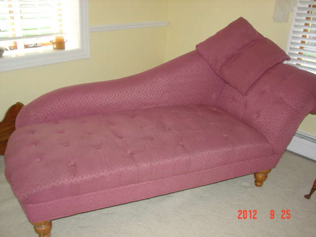 CHAISE LOUNGE