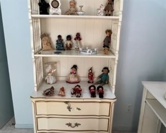 And hutch shelf with dolls