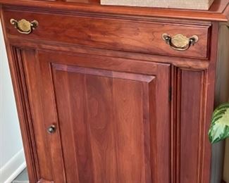 Entry cabinet