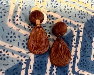 Wood earrings 