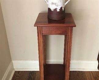 Nice plant stand/pedestal   (pottery sold)