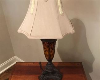 Leopard pattern glass lamp