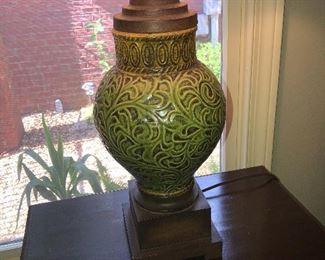 Detail - Majolica-style lamp 