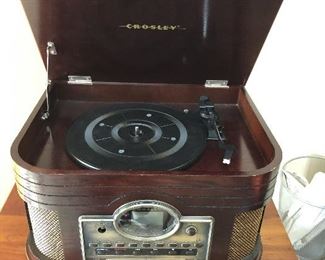 CROSLEY - Turn Table/CD Player (recorder) cassette  and AM/FM 