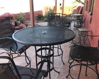 This high top patio set is in great condition!