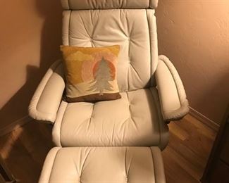 This is a very comfy leather chair with ottoman. It is in excellent condition!