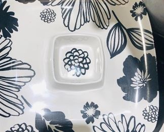 Room Retreat black and white plastic serving tray 14" square $4
