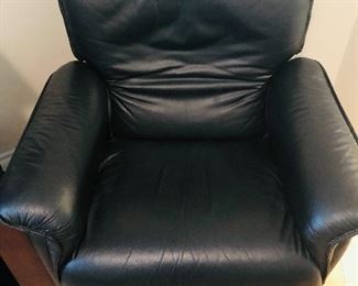 Made in Italy petite leather recliner $300