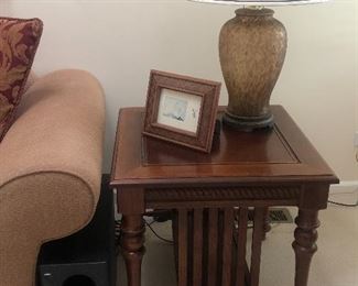 End Table w/Shelf