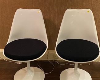 Peter Saarinen style chairs