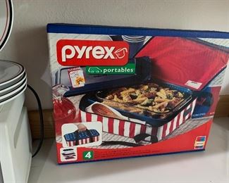 Pyrex Portable Casserole Dish with Carrier
