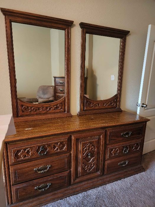 01 80s Style Solid Wood Dresser