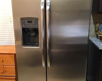 06GE Stainless Refrigerator
