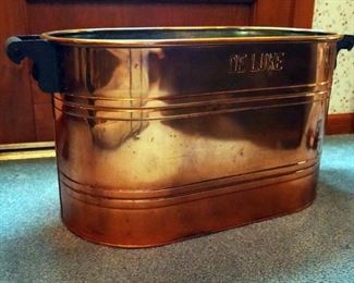 De Luxe Copper Shelled Wash Basin With Wood Handles, 13" x 27" x 12.5"