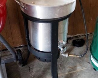 North American Outdoors, Propane Turkey Fryer With Stand, 31" Tall
