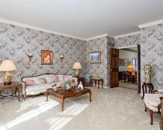 SOME FURNITURE FOR SALE IS THIS ROOM